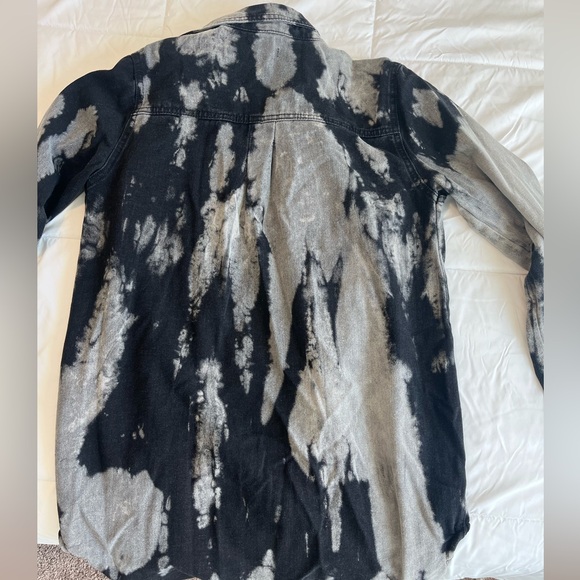 Distressed Denim Shacket - Picture 4 of 7